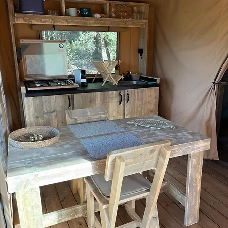 A Nassa Luxury tent Olivese